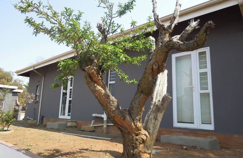 Greater Johannesburg Metropolitan Area House | Spacious 5-bedroom house with WiFi 15 min from the airpot.