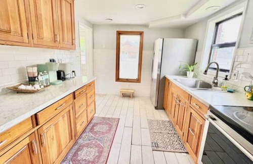 Cheektowaga House | Spacious 5-bedroom house in lovely Amherst with Central AC,