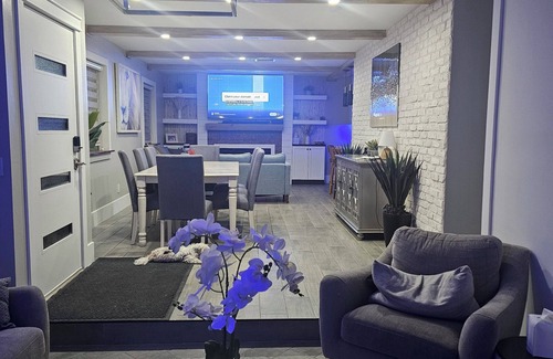 Lehi House | Spacious 5-bedroom house in charming Mesa with AC