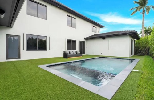 Miami Gardens House | Spacious 5-bedroom house with WiFi, AC in amazing Miami