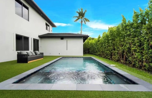 Miami Gardens House | Spacious 5-bedroom house with WiFi, AC in amazing Miami