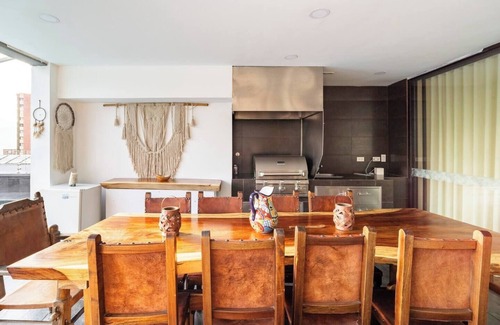 Los Naranjos Condo | Spacious 5-bedroom PenthHouse in lovely Medellín with AC