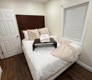 North Bethesda House | Spacious 5 bedroom single family home sleeps 12 with driveway near DC