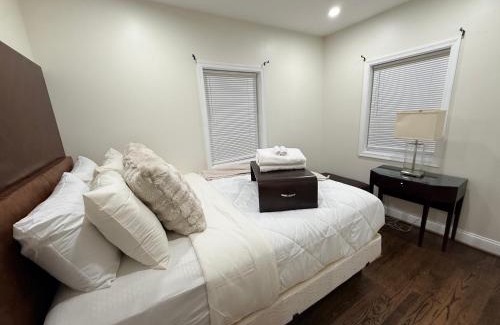 North Bethesda House | Spacious 5 bedroom single family home sleeps 12 with driveway near DC