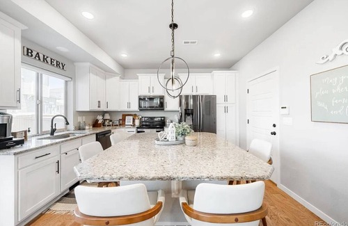 The Meadows House | Spacious 5-bedroom house in charming Castle Rock with AC, WiFi, fitness area