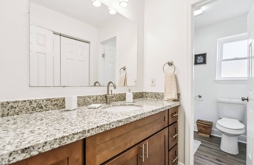 Little Woods House | Spacious 5-bedroom 2-bathroom home