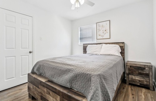 Little Woods House | Spacious 5-bedroom 2-bathroom home