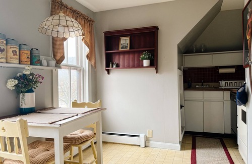 Franklin House | Spacious 5-Bedroom Victorian House in Charming Downtown Franklin