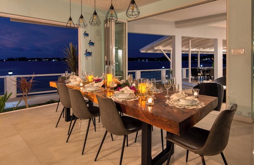 Discovery Bay Villa | Spacious 5-bedroom villa w/Private Beach Access 1 minute away in, St. Ann