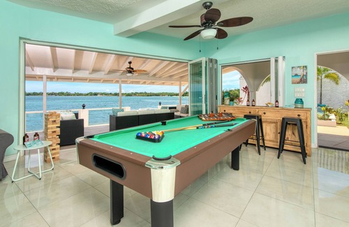 Discovery Bay Villa | Spacious 5-bedroom villa w/Private Beach Access 1 minute away in, St. Ann