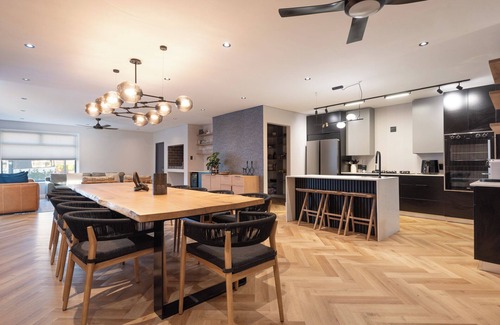 Stellenbosch House | Spacious 5-bedroom family friendly house with Wi-Fi, AC in superb Stellenbosch