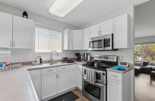 Sherwood Park House | Spacious 5BR Family Retreat in Sherwood Park