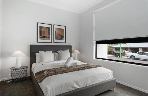 Park Ridge House | Spacious 5BR Family Home Park Ridge Comfort