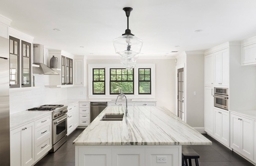 Wainscott House | Spacious 6-bedroom house in charming Wainscott walking distance to beach