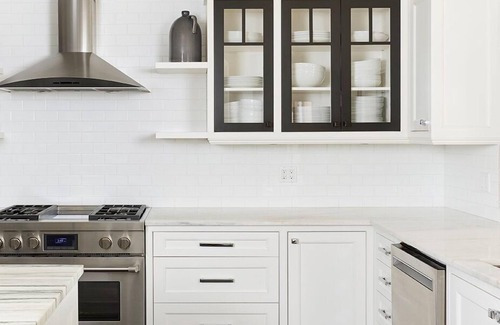 Wainscott House | Spacious 6-bedroom house in charming Wainscott walking distance to beach