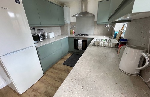 Reading House | Spacious 6 Bedroom Home|FREE Parking & Wi-Fi|Garden