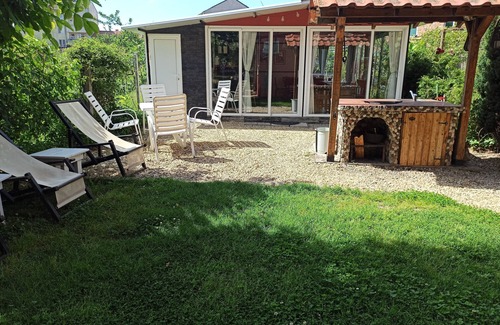 Pomorie House | Spacious 6-bedroom house with AC and WiFi in Pomorie, 5 min walk to the beach.