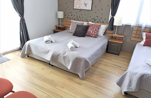 Pomorie House | Spacious 6-bedroom house with AC and WiFi in Pomorie, 5 min walk to the beach.