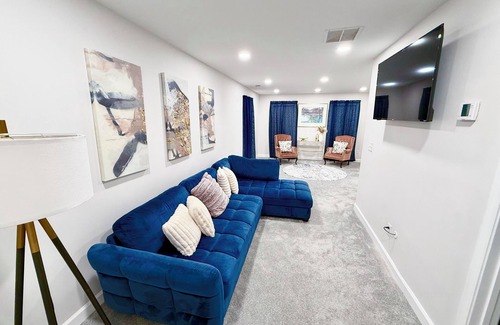 Atlanta University Center House | Spacious 6 bedroom house in lovely Atlanta By Mercedes Benz. Great for groups