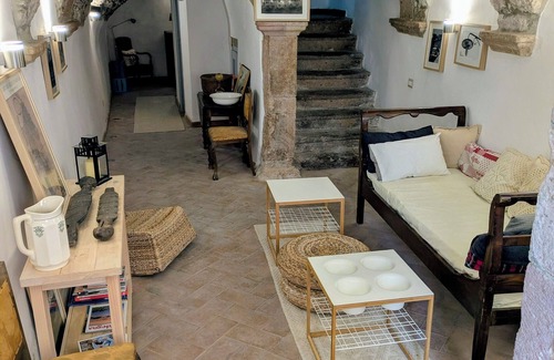 Bosa Historic Centre House | Spacious 6-bedroom house in enchanting Bosa with professional kitchen, A/C