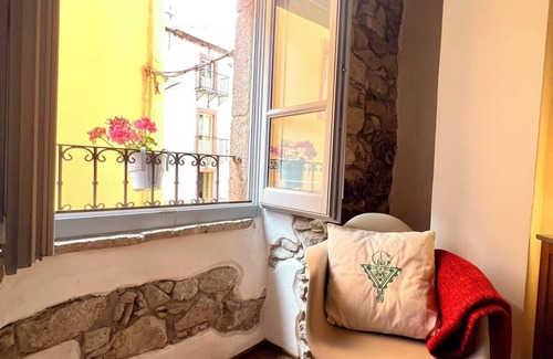 Bosa Historic Centre House | Spacious 6-bedroom house in enchanting Bosa with professional kitchen, A/C