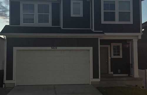 Magna House | Spacious 6-bedroom house in cool Magna with AC, fitness room