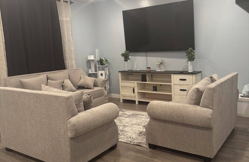 Magna House | Spacious 6-bedroom house in cool Magna with AC, fitness room