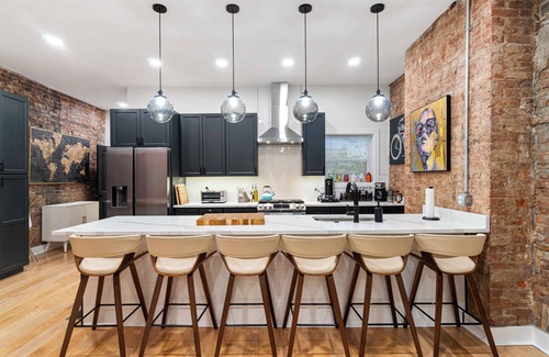 Bloomfield House | Spacious 6-Bedroom Retreat Near Pitt, CMU & Downtown Pittsburgh