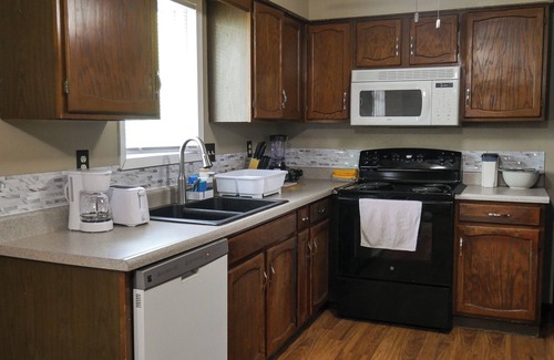 Grand Island House | Spacious 6-bedroom farmstyled house near Downtown in Grand Island