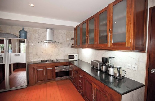 Sanur Villa | Spacious 6-bedroom villa near Mertasari Beach