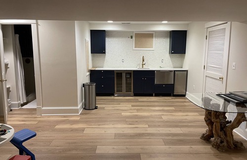 Edgewater House | Spacious 6-Bedroom Waterfront Retreat