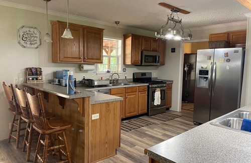 Clifton Cabin | Spacious 7-bedroom cabin in charming Clifton with WiFi, AC