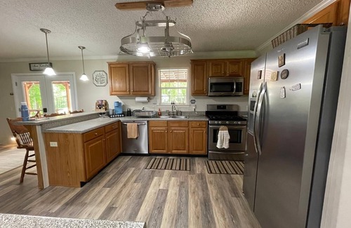 Clifton Cabin | Spacious 7-bedroom cabin in charming Clifton with WiFi, AC