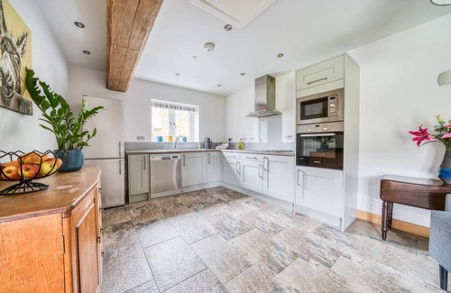 New Forest District House | Spacious 8-bedroom estate with gardens, fireplaces and room for 24