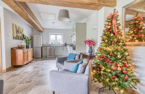 New Forest District House | Spacious 8-bedroom estate with gardens, fireplaces and room for 24