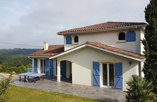 Saint-Barthelemy House | Spacious 8-person villa with pool and magnificent view near Biarritz-Hossegor