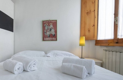 Sant' Ambrogio Apartment | Spacious and bright studio apartment in Santa Croce