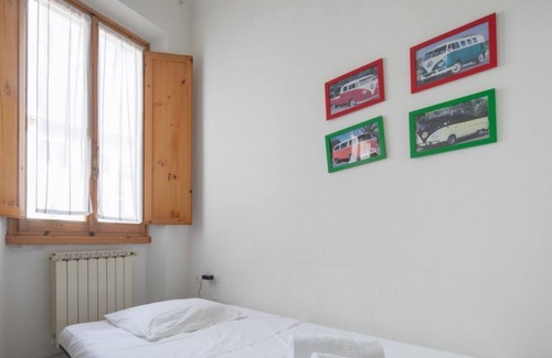 Sant' Ambrogio Apartment | Spacious and bright studio apartment in Santa Croce