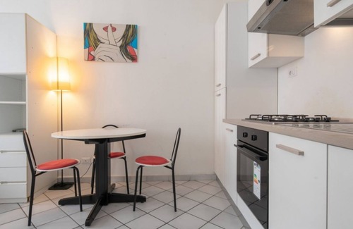 Sant' Ambrogio Apartment | Spacious and bright studio apartment in Santa Croce