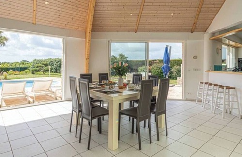 Baden Villa | Spacious and Bright Villa in Baden - Heated Pool, Garden and Gulf View