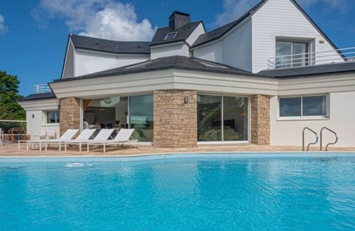 Baden Villa | Spacious and Bright Villa in Baden - Heated Pool, Garden and Gulf View