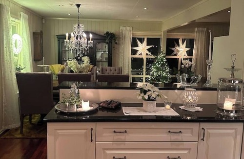 Peniscola House | Spacious and cozy house with garden in the center of Svelvik