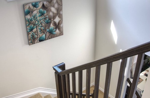 Chapel Hill South House | Spacious and Cozy Room with Private Bathroom in a house with WiFi, AC in Ottawa.