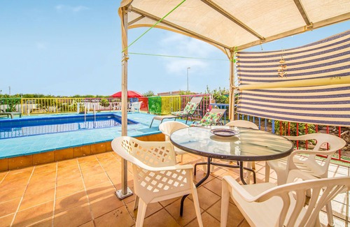 Moncofar House | Spacious and family vacation home with sports and playground and swimming pool.