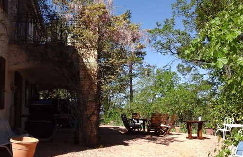 Esparron-de-Verdon Apartment | spacious and fresh domisiladore apartment in a quiet area with direct access to the lake