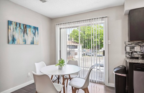 Pleasant Valley Apartment | Spacious and Fun King Bed 2BR, 5 Min to DT