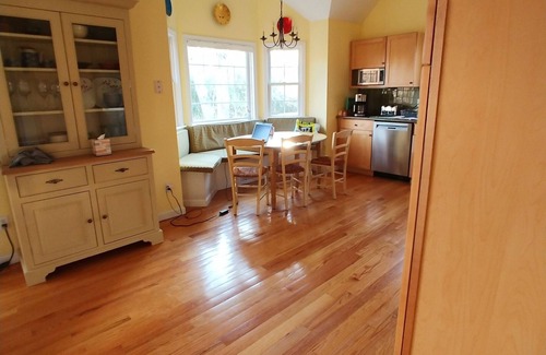 Woods Hole House | Spacious and Modern Woods Hole Retreat