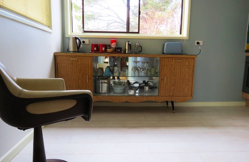 Wentworth Falls Apartment | Spacious and Secluded, The Suenaga Suite