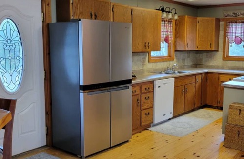 Crofton House | Spacious and Secluded lake home overlooking Lewis and Clark Lake