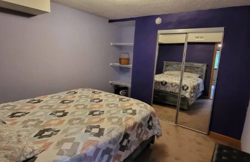 Crofton House | Spacious and Secluded lake home overlooking Lewis and Clark Lake